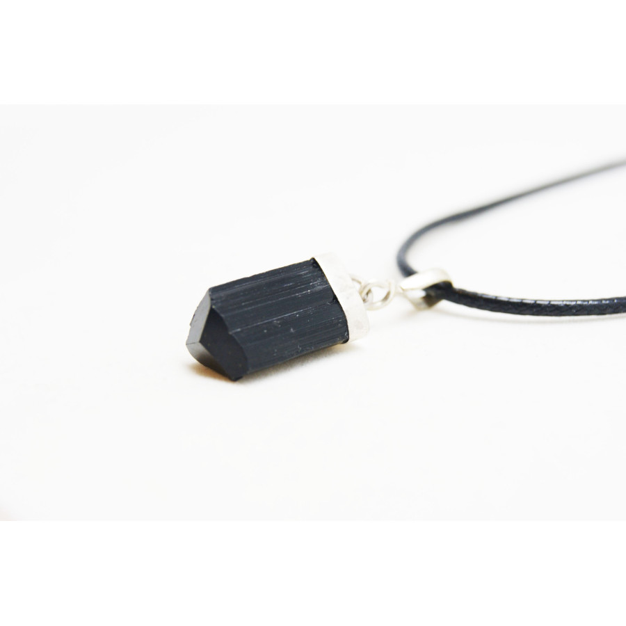 Pendentif Tourmaline Noire serti en argent 925 Pendentif Tourmaline Noire serti en argent 925
