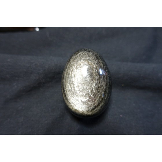 Oeuf en obsidienne argentée