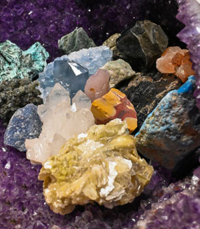 Cristaux, prisme, géodes, pierres brutes