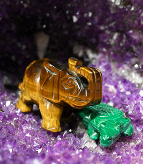 Animaux, arbres, statuettes