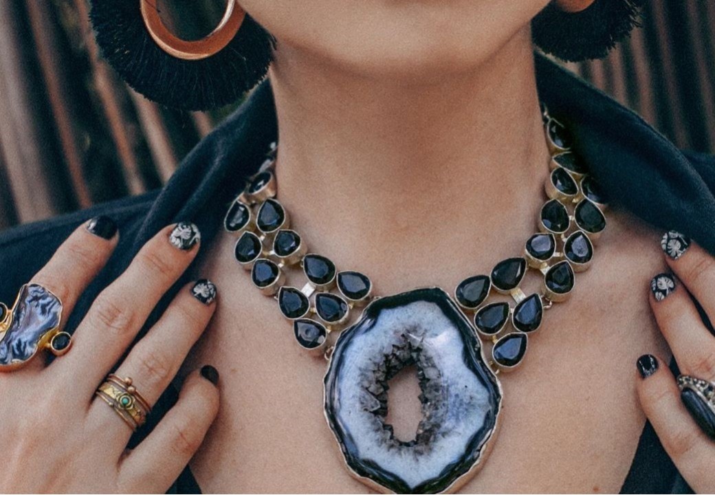 Comment Prendre Soin de Vos Bijoux en Pierres Naturelles pour Qu’ils Durent Plus Longtemps