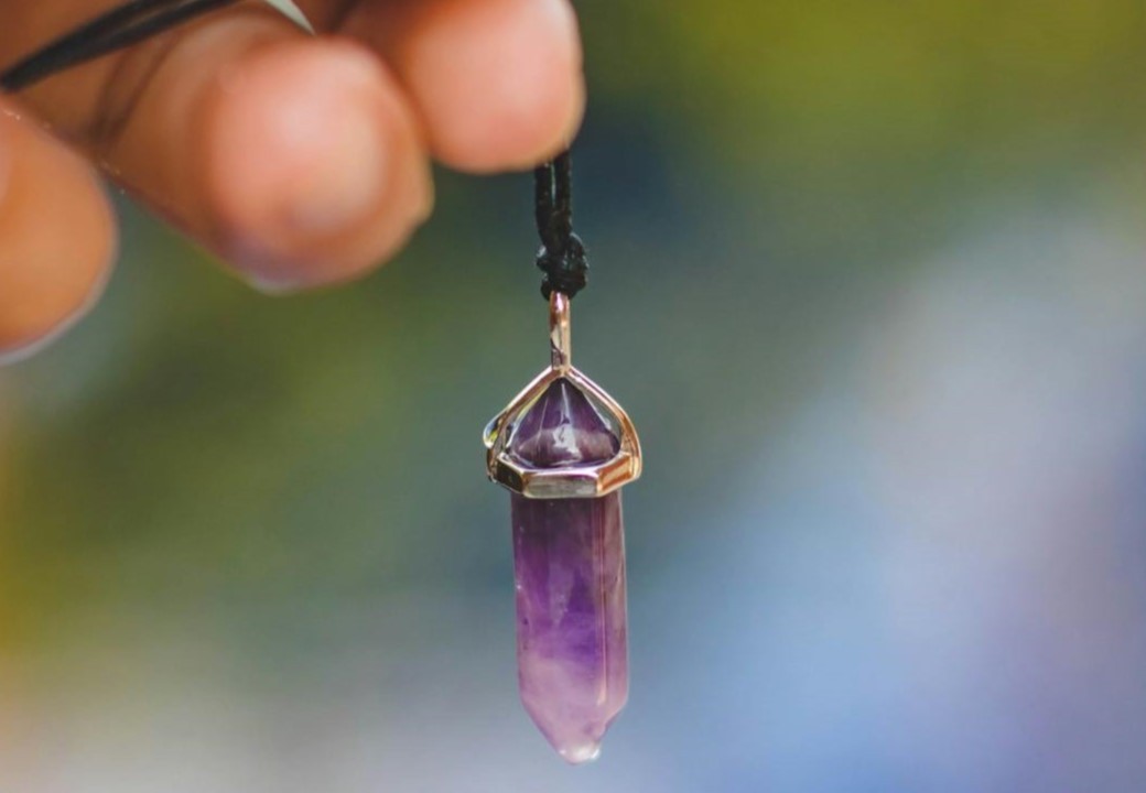 Les Rituels de Bien-Être de Léna avec des Bijoux en Pierres Naturelles