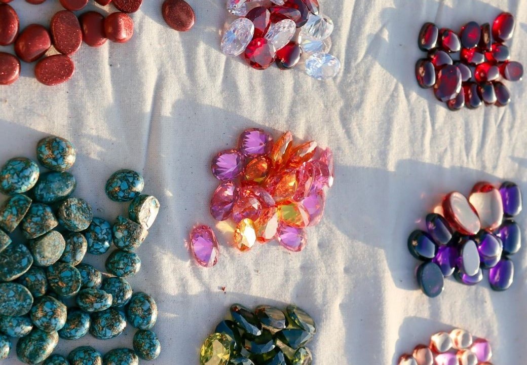 Les Meilleures Pratiques pour Stocker et Préserver Vos Bijoux en Argent et Pierres Naturelles